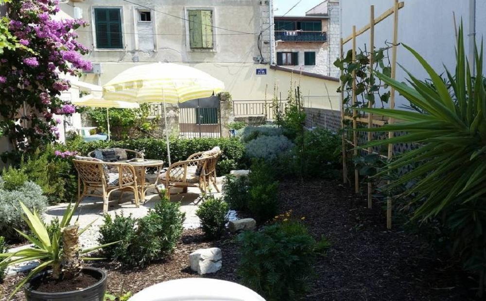 Apartments Mali Raj Vranjic Esterno foto