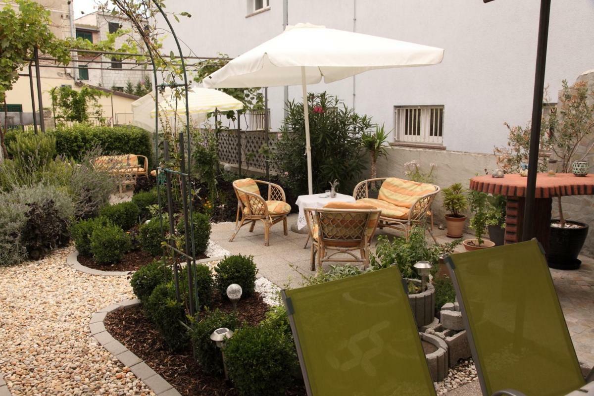 Apartments Mali Raj Vranjic Esterno foto