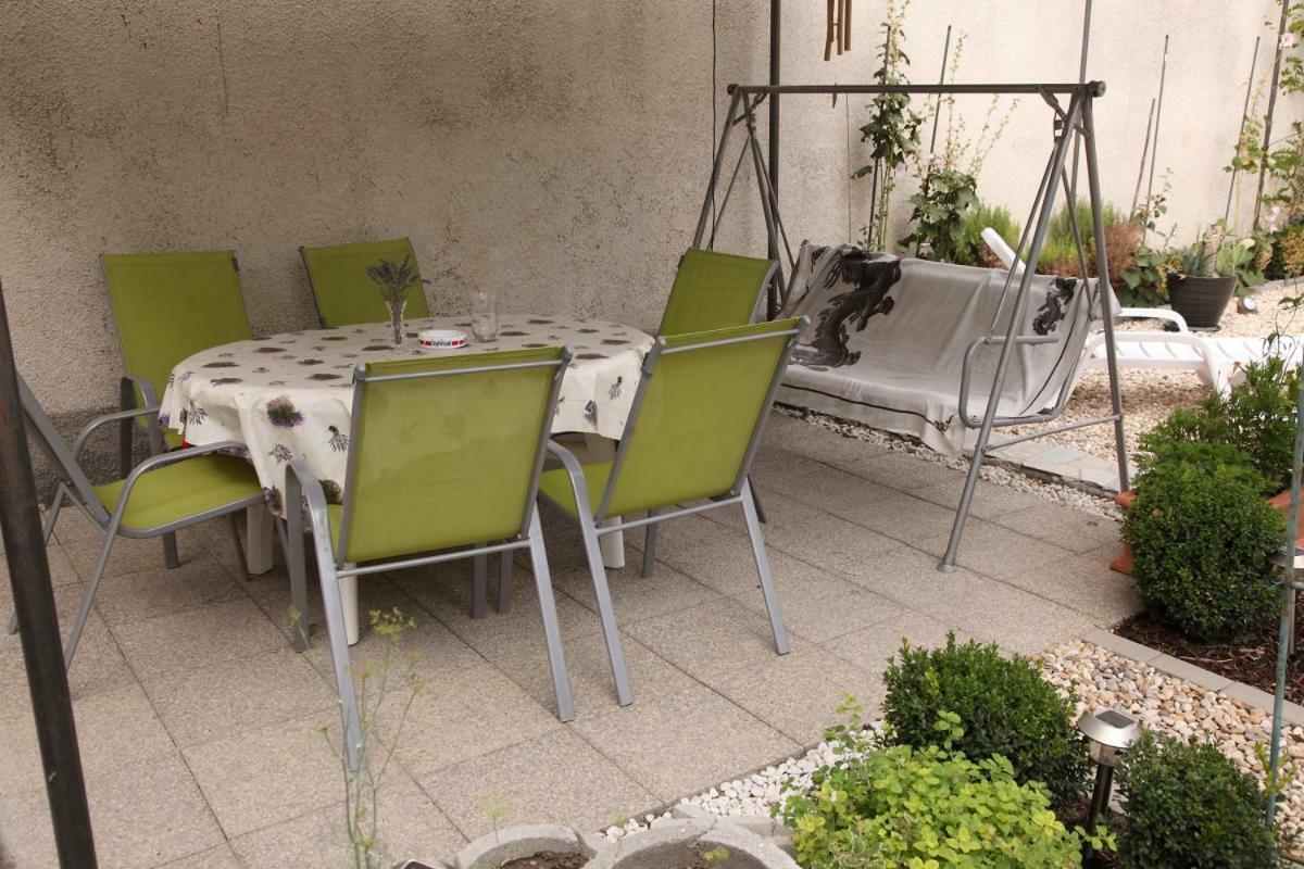 Apartments Mali Raj Vranjic Esterno foto